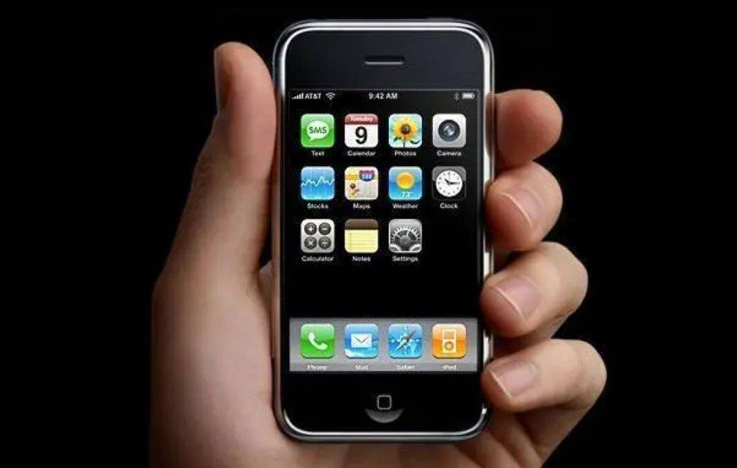 苹果13公开版是合约机吗:初代iPhone被拍卖至43万！网友：不会是翻新机吧？