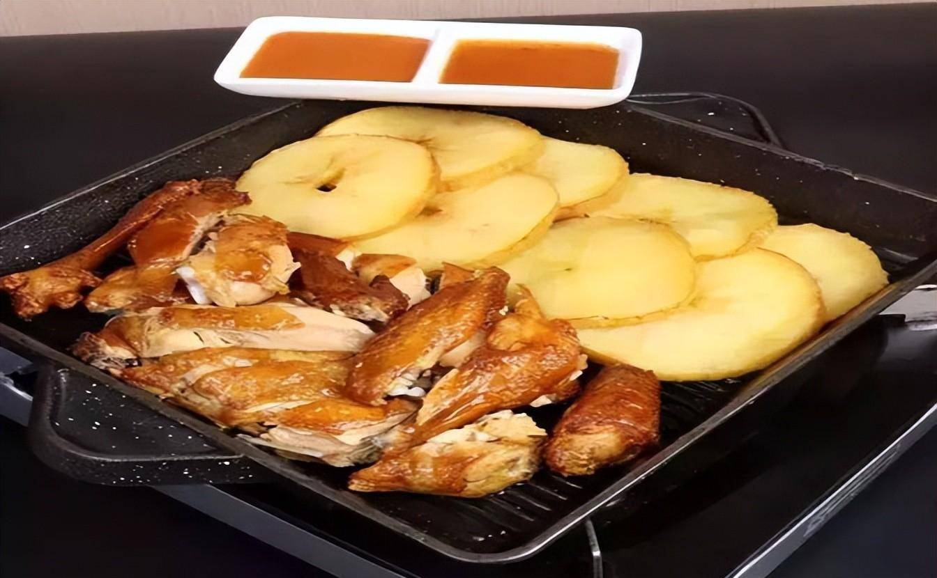 菜鸡游戏苹果版
:美食推荐：新疆阿克苏苹果烤鸡、虾胶藕合、旺旺海鲜锅制作方法